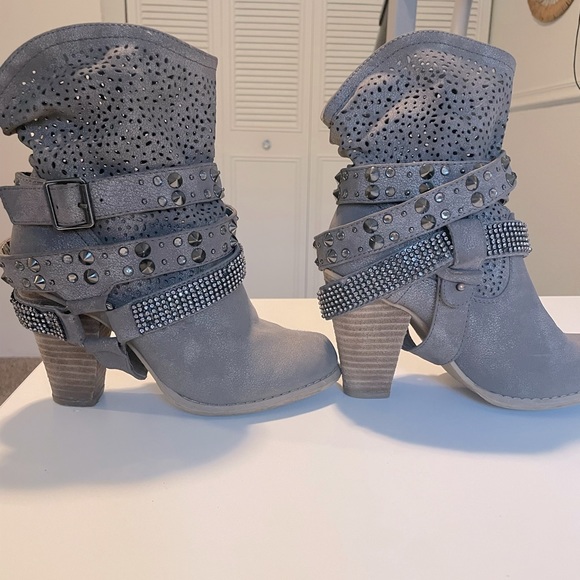 Not Rated Booties Size 6 - Picture 3 of 4